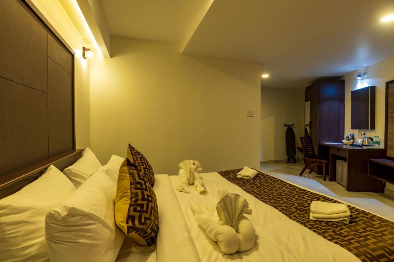 Arctic Hotel Kochi Exterior photo