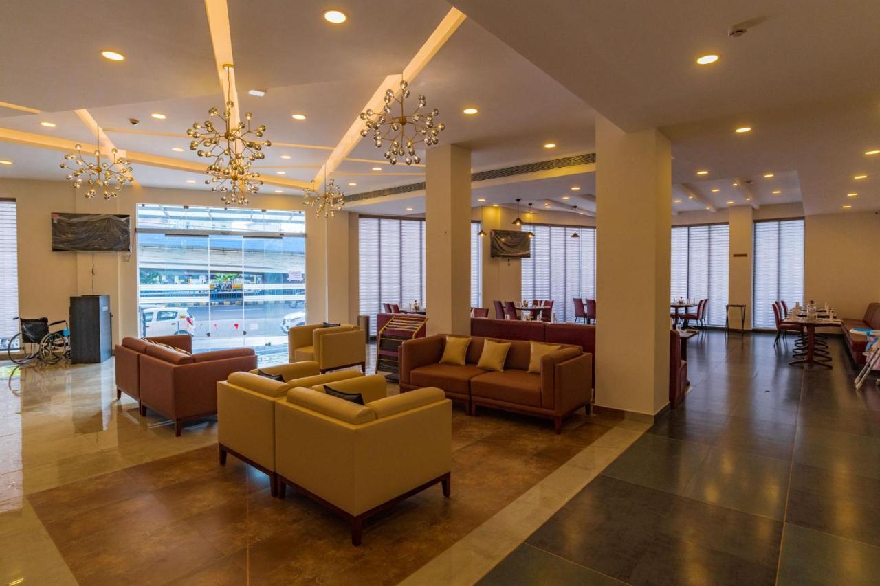 Arctic Hotel Kochi Exterior photo