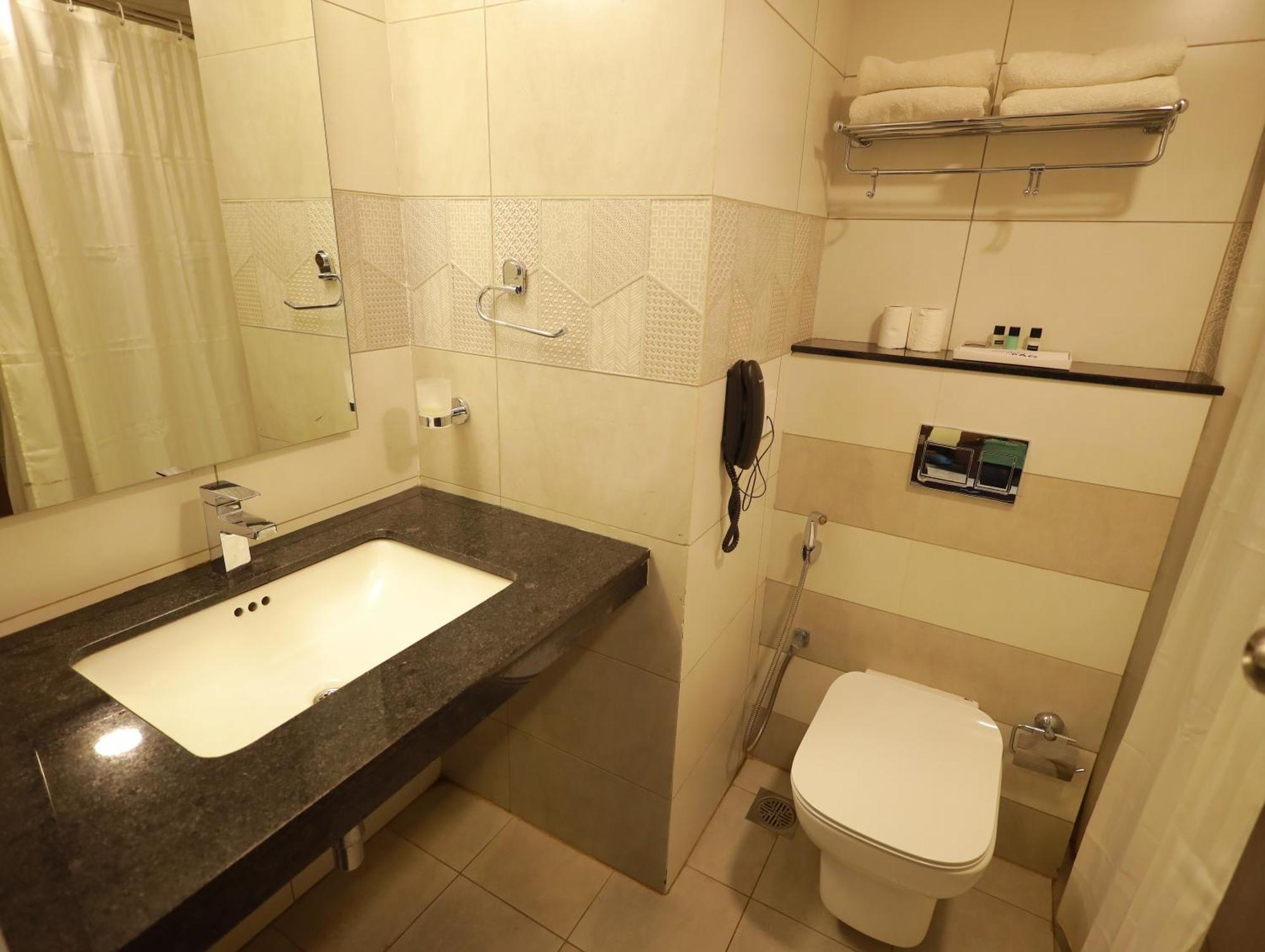 Arctic Hotel Kochi Exterior photo